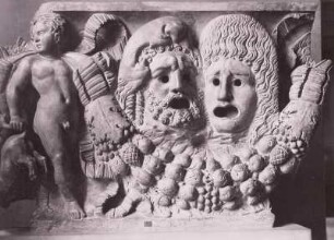 Fragment eines Sarkophages