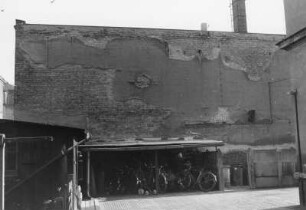 Dresden-Striesen, Eisenacher Straße 5. Buchbinderei Karl Hesse. Linke Außenwand