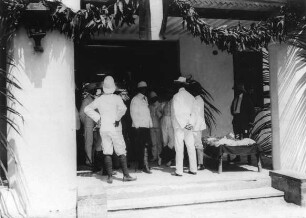 Sadani: In der Vorhalle der Boma, Besprechung über Baumwolle