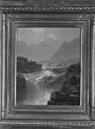 Wasserfall im Gebirgstal