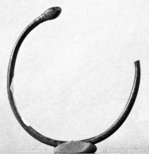 Armring (mit einem Knopfende, das andere abgebrochen)