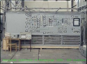 Schaltwarte zur Hüllschadenüberwachung des Forschungsreaktors 2 (FR 2)