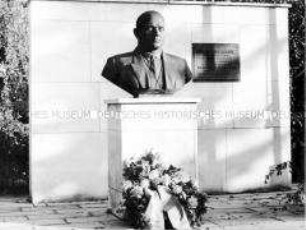 Denkmal für Ernst Thälmann an der gleichnamigen Bezirksjugendschule der FDJ in Prieros (Heidesee)