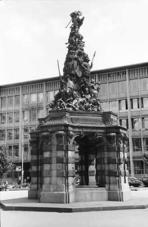 Mannheim: Paradeplatz mit Grupellobrunnen