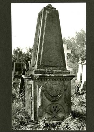 Friedhof, Grabstein des Stanislaus Perrin, 22. Windmonat (November) im 12. Jahr der franz. Republik (1804)