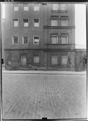 Pirna-Altstadt, Lange Straße 10. Wohnhaus mit Ladeneinbau. Straßenfront (Badergasse)