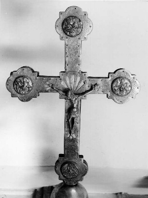 Vortragskreuz : Vortragskreuz. Bronze, Messing, vergoldet (1401/1451). Niederstaufen, Pfarrkirche Sankt Peter und Paul