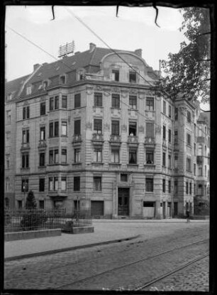 Köln, Ecke Riehler Straße 19 / links: Lupusstraße