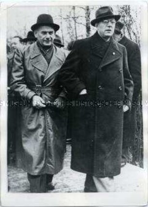 Otto Grotewohl und Hermann Matern bei der Liebknecht-Luxemburg-Demonstration