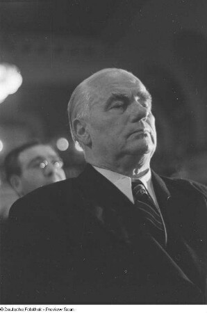 Portrait Wilhelm Piecks im Publikum der Bachfeier