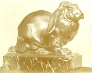Französisches Kaninchen, sitzend : Französisches Kaninchen, sitzend. Bronze auf Marmorplatte; Höhe ca. 23 cm (um 1910; C. Brose)