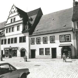 Colditz, Markt 13/14. Wohnhäuser mit Laden (16./17. Jh. (Nr 13), 1692 (Nr. 14)). Straßenansicht