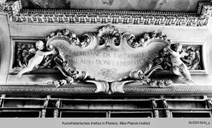 Stuckdekoration der Biblioteca Riccardiana : Gewölbedekoration : Schrifttafel tragende Putti