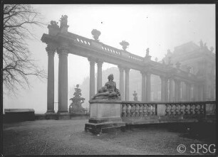 Potsdam, Stadtschloss, Kolonnade an der Havel.