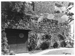 Stadtmauer- und Turmreste; Frankfurt, Am Burghof 29, Am Burghof 3, Am Burghof 5, Am Burghof 7, Am Burghof 9, Am Burghof 9a, Am Burghof 11, Am Burghof 17, Homburger Landstraße 625, Pfarrgäßchen 7, Pfarrgäßchen 9, Pfarrgäßchen 11, Pfarrgäßchen 13, Pfarrgäßchen 15, Pfarrgäßchen