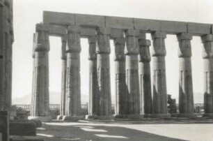 Luxor. Amon-Mut-Chons-Tempel. Großer Hof nach Nordwesten (1550ante/1070ante) (HAPAG-Mittelmeerfahrt der Oceana Leonhardt 1929)
