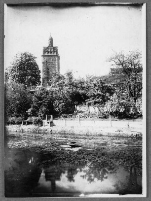 Der Hallesche Turm vom Wallgraben aus