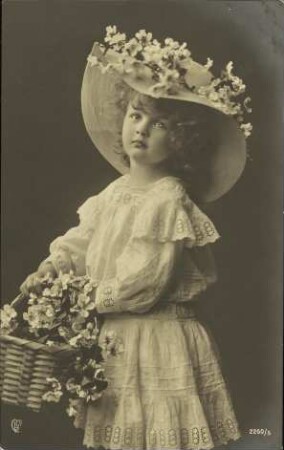 [Mädchen mit Blumenkorb]