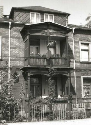 Cossebaude-Gohlis, Schillerstraße 10. Wohnhaus (um 1895). Balkone