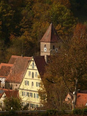 Dorf Detwang im Taubertal mit Kirche St. Peter und Paul