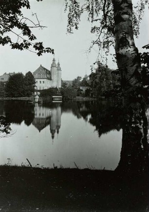Blankenhain, Schloß : Blankenhain. Schloß. Blick über den Schloßteich