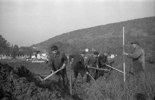 Beginn der Bauarbeiten zur Erweiterung der Albtalbahn von der Battstraße nach Ettlingen.