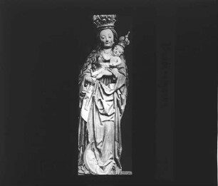 Hettingen: Pfarrkirche St. Martin (Plastik "Madonna" wohl von einem Bildhauer der Veringenstädter Künstlerfamilie Strüb)