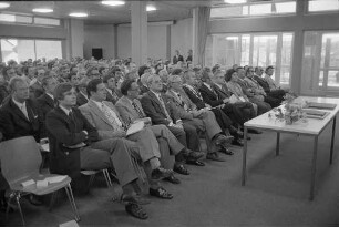 Unterzeichnung des Vertrags über die Eingemeindung von Wettersbach nach Karlsruhe mit Wirkung vom 1. Januar 1975
