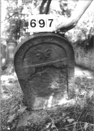 Grabstein 697