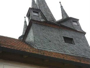 Evangelische Kirche - Kirchturm von Süden - verschiefertes Obergeschoß mit Eckerkern (einst Wehrplattform)