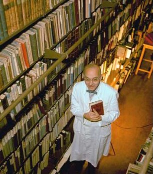 Professor in der Bibliothek des Deutschen Entomologischen Instituts