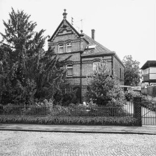 Walluf, Bahnhofstraße 13