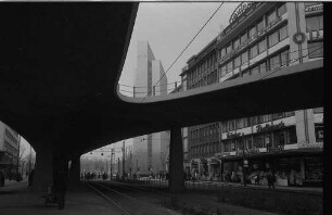 Düsseldorf: Stadtautobahn, Abzweigung am Jan-Wellem-Platz und und Phönix-Rheinrohrhaus