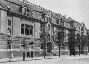 Staatliche Akademie für Kunstgewerbe und Kunstgewerbemuseum