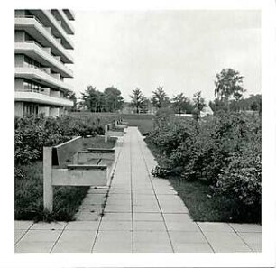 Hansjakob, Gottfried; München - Englschalking, Englschalkingerst. / Elektrastr.; Wohnanlage Cosimapark und Wohnanlage an der Englschalkinger-/ Elektrastraße - Cosimapark, Außenanlage, Rosenbeete, Sitzbänke und Wegpflaster (Betonplatten)