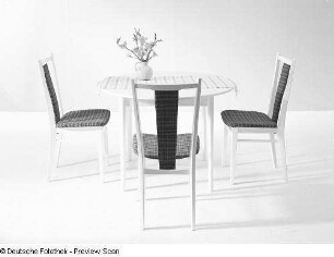 Stuhl mit gepolsterter Sitzfläche und Rückenlehne "Gabi" : Eßtisch mit Stühlen (1972; VEB Vereinigte Sitzmöbelindustrie Neuhausen)