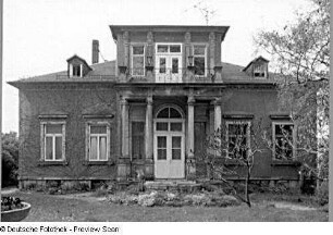 Klipphausen-Scharfenberg (ehem. Pegenau Nr. 1 a). Villa (Lehrerhaus, um 1860) des Rittergutes