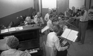 Konzert der "Senioren-Musikanten Karlsruhe" für Teilnehmerinnen und Teilnehmer einer Freizeit für ältere Menschen in der Gustav-Jacob-Hütte