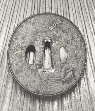 Tsuba (Handschutz am japanischen Schwert, Stichblatt) mit Insekten
