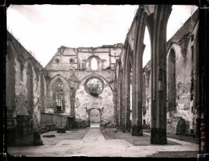 Leonhardskirche innen nach Westen