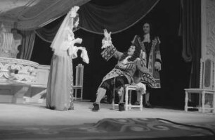 Szenenbilder aus der Komödie "Der Menschenfeind" von Molière am Schlossparktheater Berlin-Steglitz