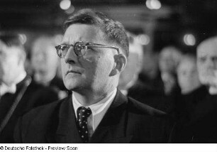 Portrait Dmitri Dmitrijewitsch Schostakowitchs im Publikum der Bachfeier