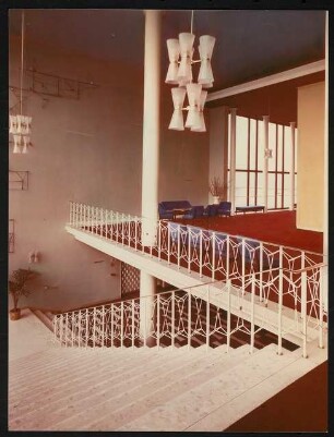 Stadttheater (später: Heinz-Hilpert-Theater), Lünen: Treppenaufgang vom Hauptfoyer, Parkett