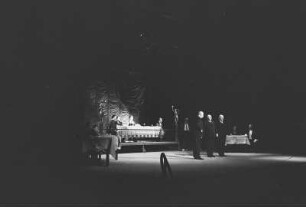 Szenenbilder aus "Der Besuch der alten Dame", tragische Komödie von Friedrich Dürrenmatt. Volksbühne Berlin, 24.02.1965