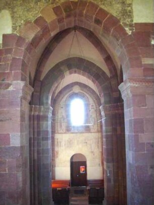 Triumphbogen und Vierung von Westen zum Chor