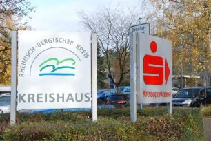 Beschilderung der Kreissparkasse Köln im Kreishaus Heidkamp