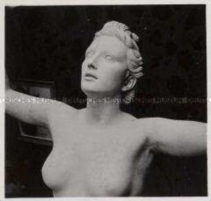 Paris, Bildhauer Professor Arno Breker, Figur "Eos" (Detail)