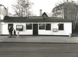 Dresden-Löbtau. Flachbau (Konsum-Imbiß "Zum Goldbroiler"), Kesselsdorfer Straße 14. Straßenfront