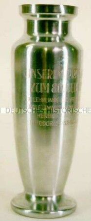 Metallvase zum 80. Geburtstag von Wilhelm Pieck