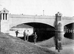 Leipzig: Elsterbecken-Angler a. d. Zeppelinbrücke